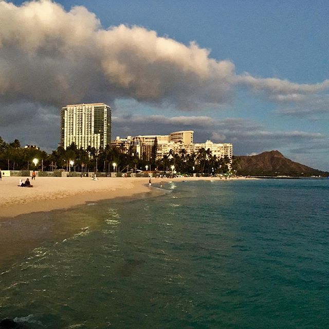 Our last night on #Oahu...a month ago! Where does the time go? 
#backfromvacation #springbreakwithkids #waikikibeach #travelgram bit.ly/2VF9Fgl