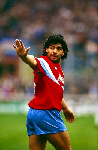 Maradoneanos on Twitter: "Y para despedir el día, el último partido de Diego en Napoli, fue un 24/03/91 entre Napoli 1 (gol de penal de Diego)-Sampdoria 4. La camiseta Mars roja es