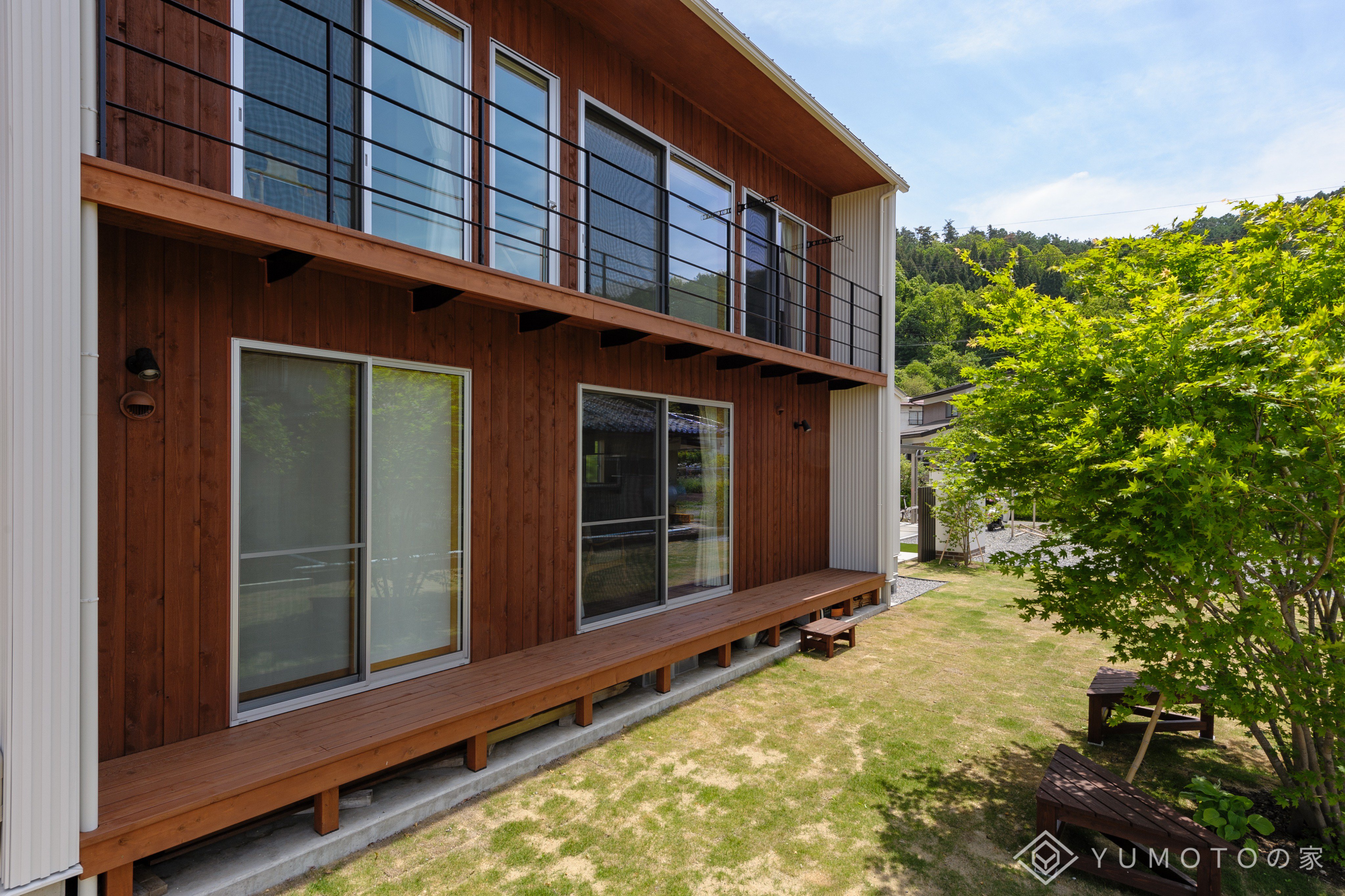 株式会社湯本工務店 おはようございます 先週撮影に伺ったお客様の住まい 素敵な暮らしを実現されていました モダンでありながらも飽きのこないシンプルなデザインは どこから見てもかっこいい 三角屋根の白い家 をご覧ください T Co