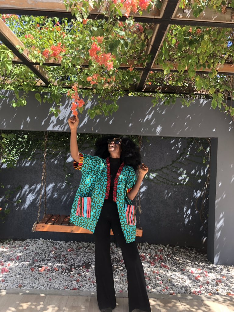 dru_yaegar's tweet image. GUYSSSS THIS COLLECTION IS ALL SHADES OF FIRE 🔥🔥🔥,ARE YOU LOOKING FOR A CASUAL BUT BOSS CHIC LOOK TO WORK?MEETINGS OR ANY KIND OF OUTING?? OUR CASUAL JACKETS ARE A MUST HAVE!!! 😍😍😍 
Price : 6000
Ig : e25dresses. PLS RT 🙏🏼 #KINDNESSCOLLECTION