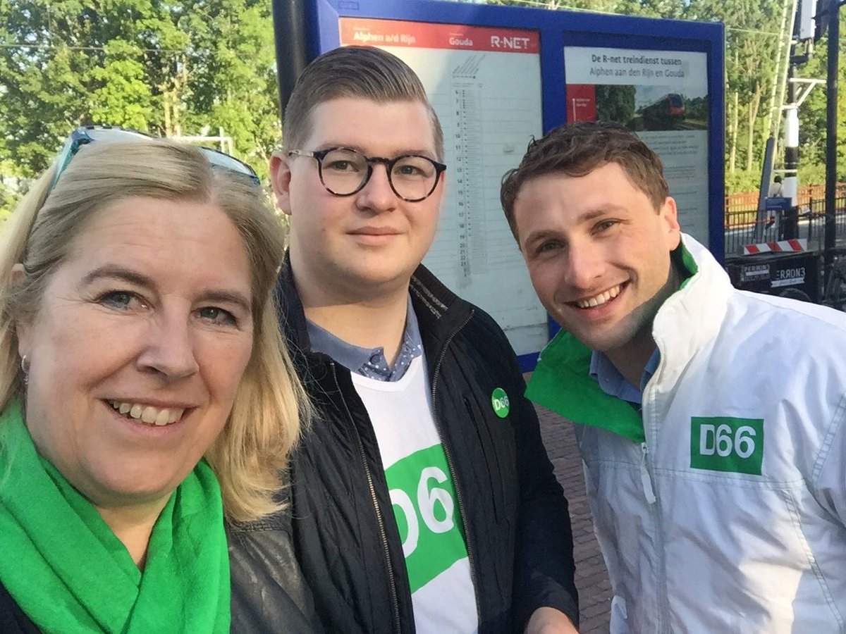 Spitsflyeren in Boskoop #voorEuropa #stemopAnita <a href="/D66aadr/">D66 Alphen a/d Rijn</a>