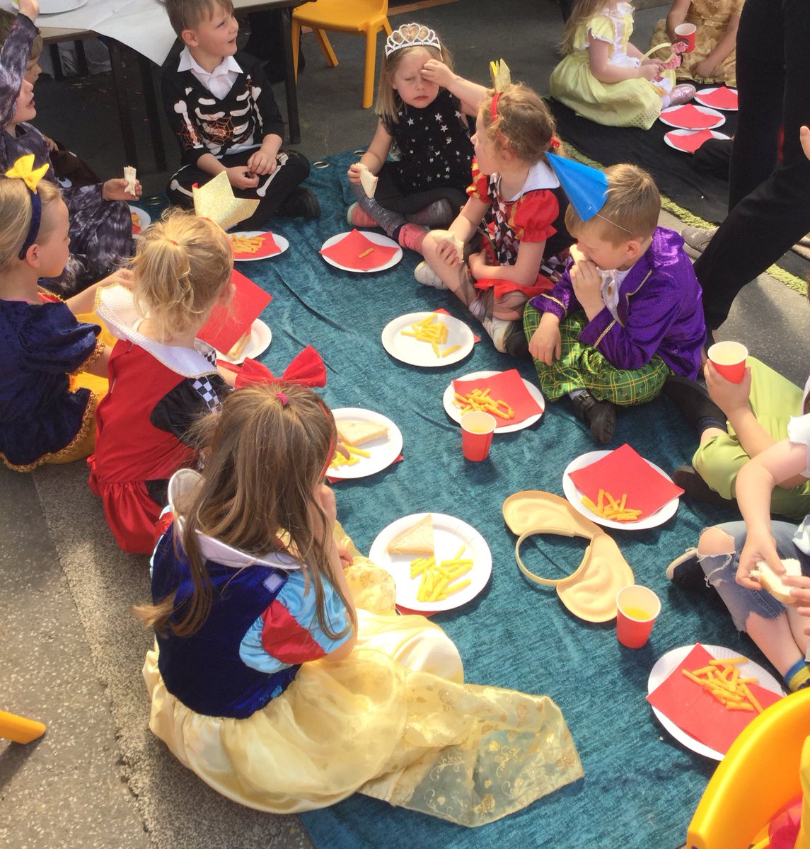 MD_Class1's tweet photo. What a truly spectacular afternoon we had yesterday! The children thoroughly enjoyed listening to all our traditional tales we had learnt about this half term. And .... the tea party was a huge success! Well done everyone! @MD_EYFS @MD_MrsThompson #MD_reading #MD_topic https://t.co/s56J6be1Xr