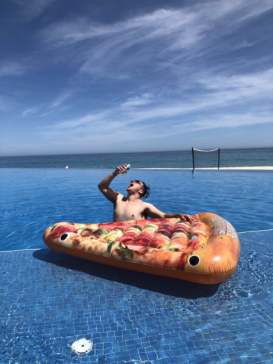 robhal76's tweet image. Hi im back...