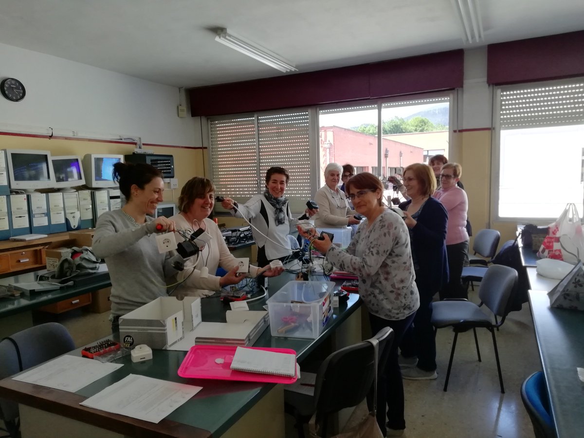 <a href="/DurangokoUdala/">Durangoko Udala</a>-ko Aukera Berdintasunak bultzatuta, "Manos a la luz y Mecánica básica" Tailerra, Iurreta Lanbide Heziketa ikastetxeak eskeinitako instalakuntzetan gauzatu da. <a href="/guredot_dotb/">DOT Durangaldean</a> <a href="/PilarRiosRamos/">PilarRiosRamos</a>