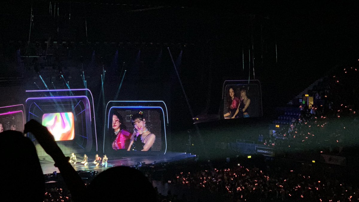 saywae's tweet photo. #BLACKPINKinLONDON https://t.co/9m54K9Cw5v
