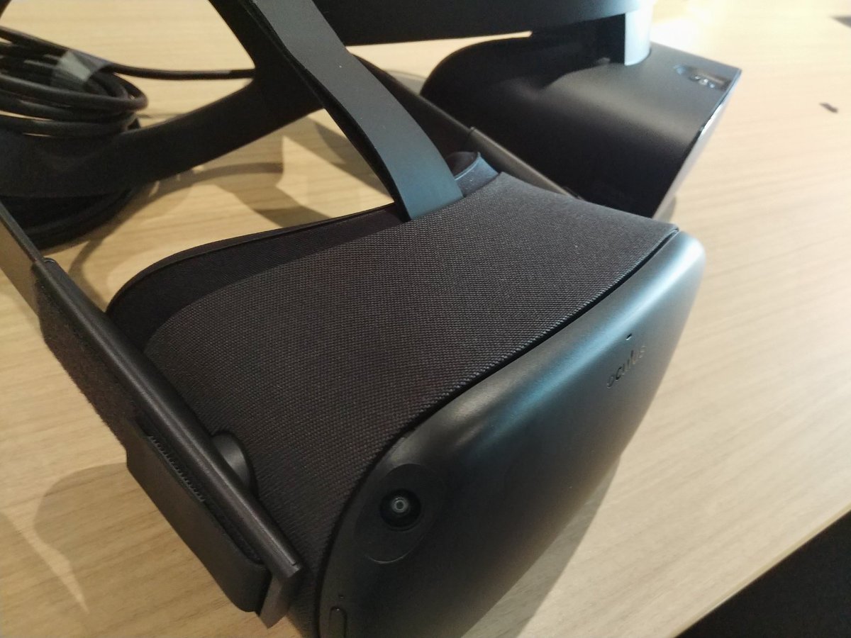 Izm على تويتر Oculusquest製品版とriftsが会社の方に届いたので遊んでいました Robo Recall Unpluggedを遊んで快適にプレイできて良かったです ガーディアンシステムの設定なども簡単に設定できて 素晴らしいです これでストア周りの自由度があるともっとうれしい