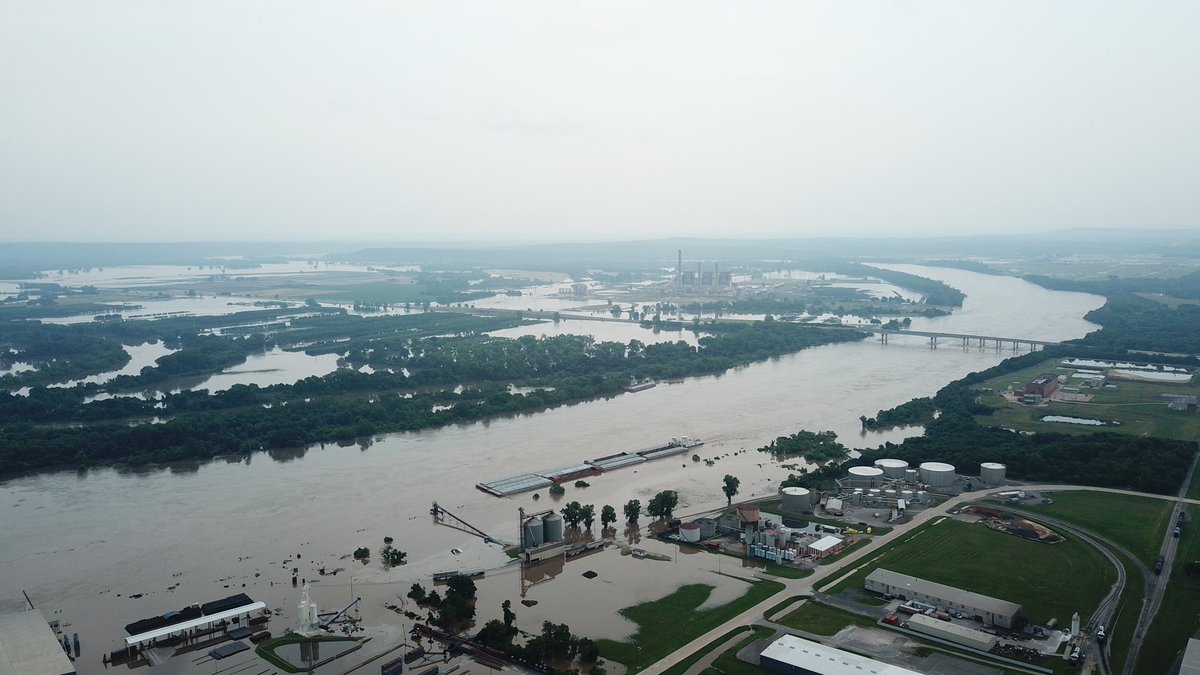 JamMasterEv's tweet photo. Flooding of the Arkansas, Verdigris, and Neosho (Grand) rivers at Muskogee #Flood2019 #flood #okwx #mymuskogee https://t.co/NqZ2GrCV27
