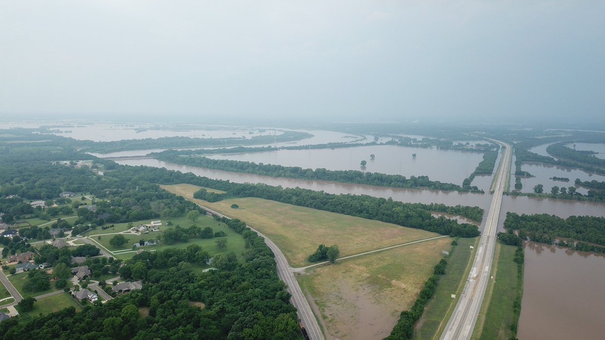 JamMasterEv's tweet photo. Flooding of the Arkansas, Verdigris, and Neosho (Grand) rivers at Muskogee #Flood2019 #flood #okwx #mymuskogee https://t.co/NqZ2GrCV27
