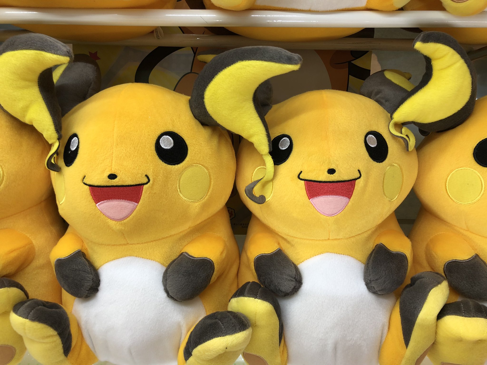 タイトーステーション 佐野新都市店 こんにちは 本日の新景品のご案内です ポケットモンスター サン ムーン めちゃでかライチュウぬいぐるみ 入荷しました ピカチュウの進化系 ライチュウの大きいぬいぐるみです 是非ゲットしちゃいましょう