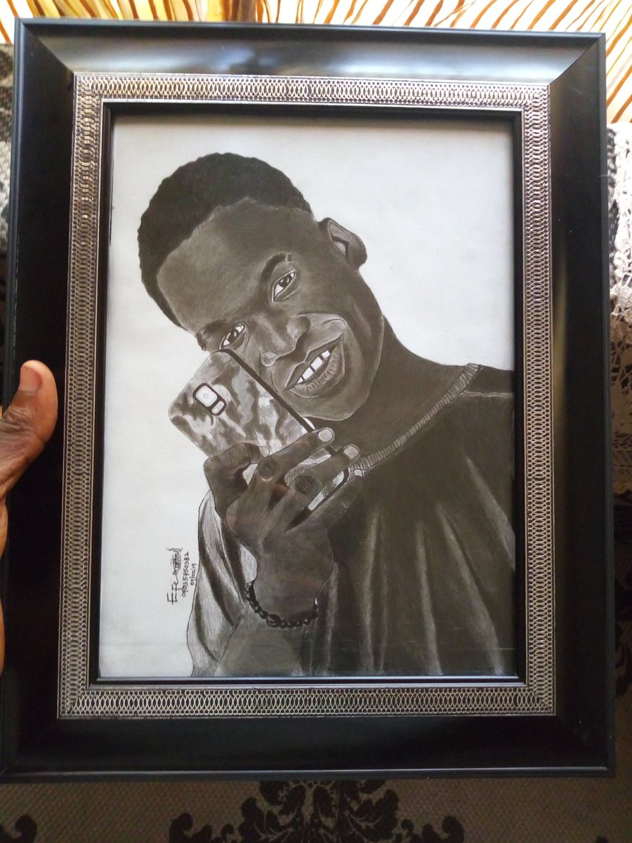 efeartz's tweet photo. Potrait drawing of @teddyraes drawn, framed and delivered.
Art by: @efes_art
Medium: Charcoal on card
Size: 8*12 inches
#efes_art #chowizy #artrealism #artwork #WeAreNigerianCreatives #artlover #talentedhands #Charcoal https://t.co/QBknQw7FmA
