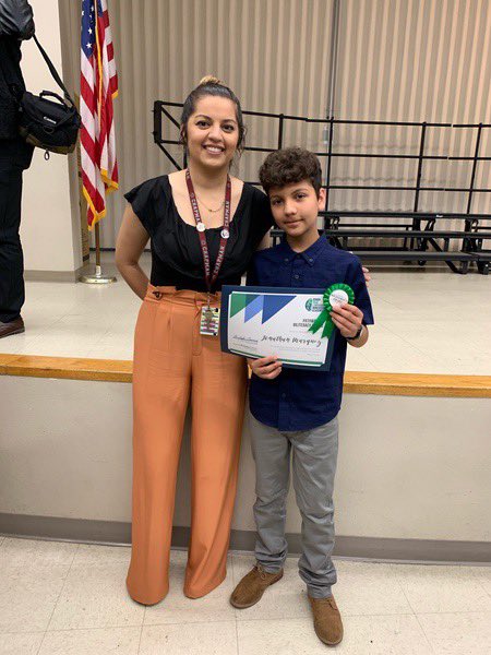 MReyes_AVID's tweet photo. Pathway to the Seal of Biliteracy Award- congrats scholars & parents! The most rewarding part of being a dual immersion 6th grade teacher! #SiSePuede #GoPandas #siblingaftersibling @PricePandas #mylastclass https://t.co/k1zwKEDXNR