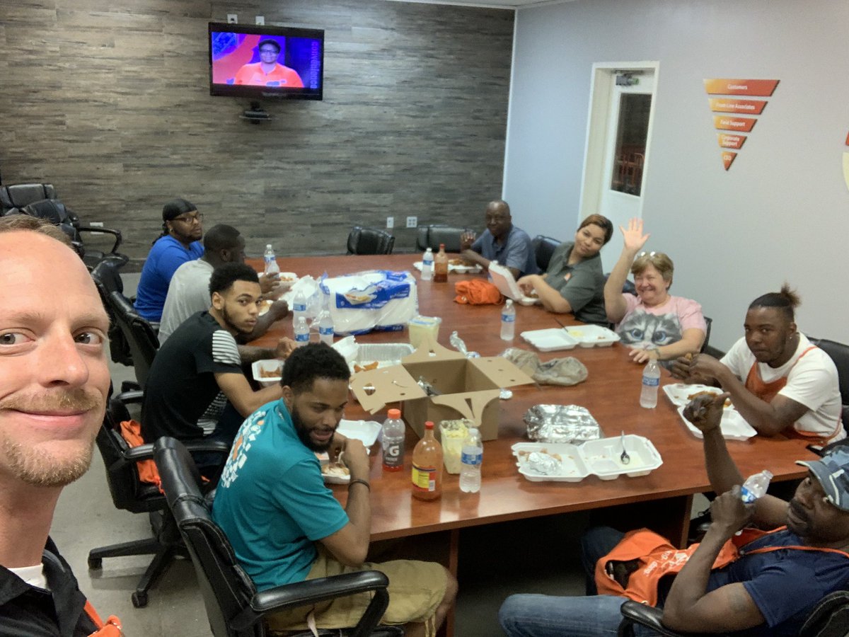 THD0374's tweet image. Thanking our Freight Train with some food during #LateNightSamePage for all their hard work in spring! Also recognizing Mrs. Lisa for helping during #TeamDepot event and Dennis for leading this great team! @ChrisBergHD @jxh076 @MistyUsher8