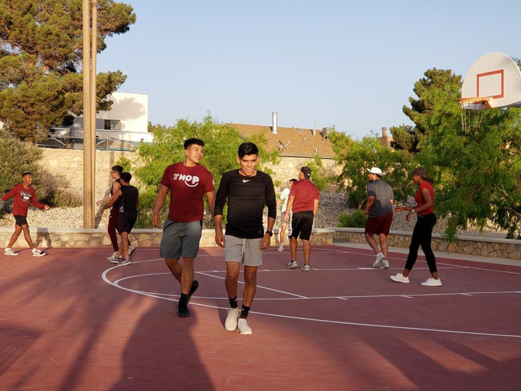 Coach_Collins15's tweet photo. Had a blast celebrating an amazing season with these athletes and coaches! β€οΈβ€οΈ #track2019 #BOWUP πΉ https://t.co/mFPcsOuieo