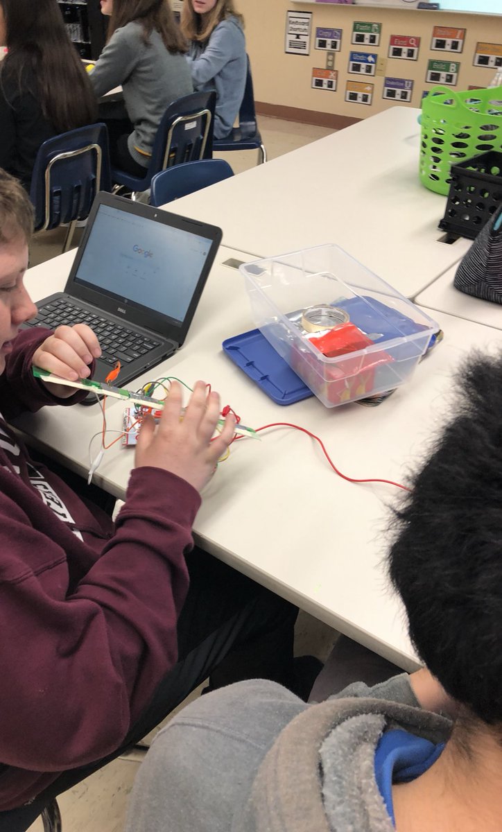 edtech_teaching's tweet photo. Ss Making musical instruments @Lockport91 with @makeymakey &amp; @scratch #EdTech https://t.co/R6gu0MFdOj