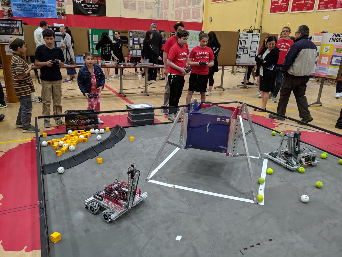 FrischCouGears's tweet photo. We had the opportunity tonight to present our robot, engineering notebook, and other projects at our schools Engineering and Science Symposium. In addition, we helped our school's VEX team with their presentation. We enjoyed the opportunity to present what we have accomplished. https://t.co/qcOeThwJNe