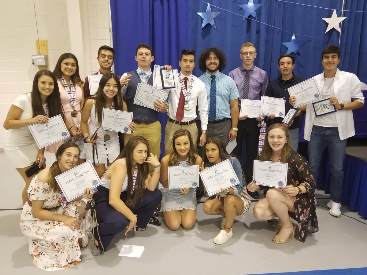 And that's a wrap on the '18-'19 Banquet of Champions! Congrats to all the Horsemen state champs, but especially  these state chams AND newest SMHS alumni! #classof2019 #tradition #family #hardworkpaysoff #goodluck