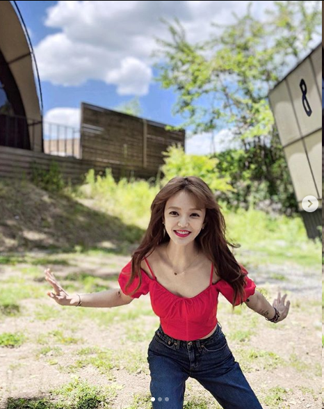 KoreaMatters's tweet photo. ต้นสังกัดยืนยัน จีมิน AOA ไม่ได้มีปัญหาสุขภาพหรือป่วยเป็นโรคอะนอเร็กเซีย

หลังแฟน ๆ แสดงความกังวลกับรูปร่างที่ผอมมากเกินไปของจีมินและมีข่าวลือว่าเจ้าตัวมีปัญหาด้านสุขภาพ ล่าสุด FNC Ent. ได้ออกมายืนยันแล้วว่า "จีมินไม่มีปัญหาสุขภาพใด ๆ ทั้งสิ้น" https://t.co/BMZXAAjvLB