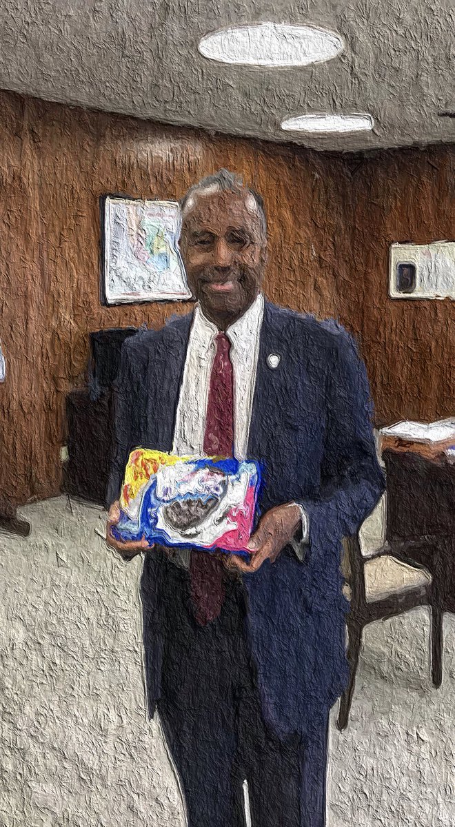 TrinityMarquee's tweet photo. Secretary Ben Carson unveiled his official painting earlier today. The unnamed artist said he nearly lost his cookies trying to perfectly capture the essence of the man. A true work of art for an extraordinary public servant. #OreoGate #Oreos #BenCarson #HUD @SecretaryCarson #REO https://t.co/kAt8iS5lHE