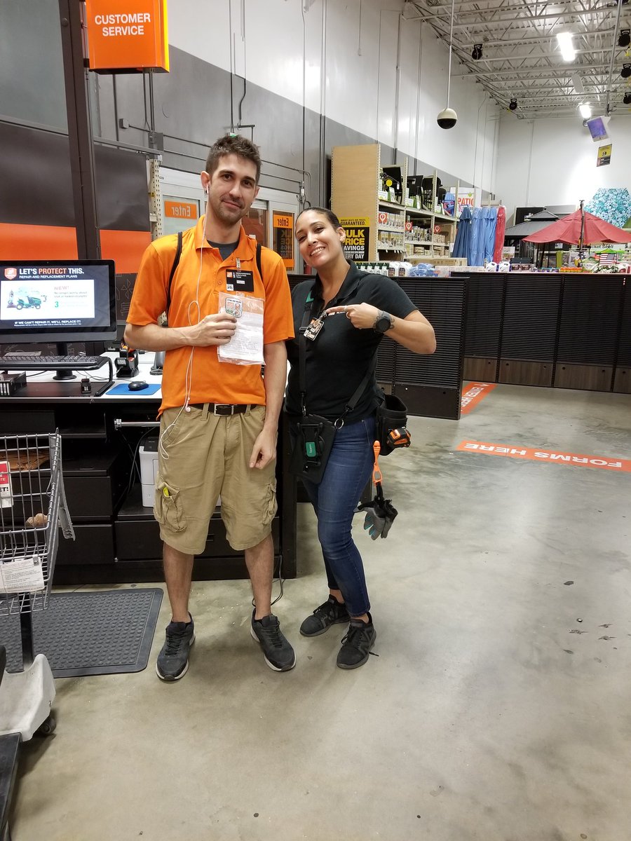 TiffanyEchevar3's tweet image. Lawrence going above and beyond to teach the his peers how to handle their utilization all while staying at 100%. Great job !! @ShainaBoggan @Marco_sflMEM @WardallyJ @jalopez35