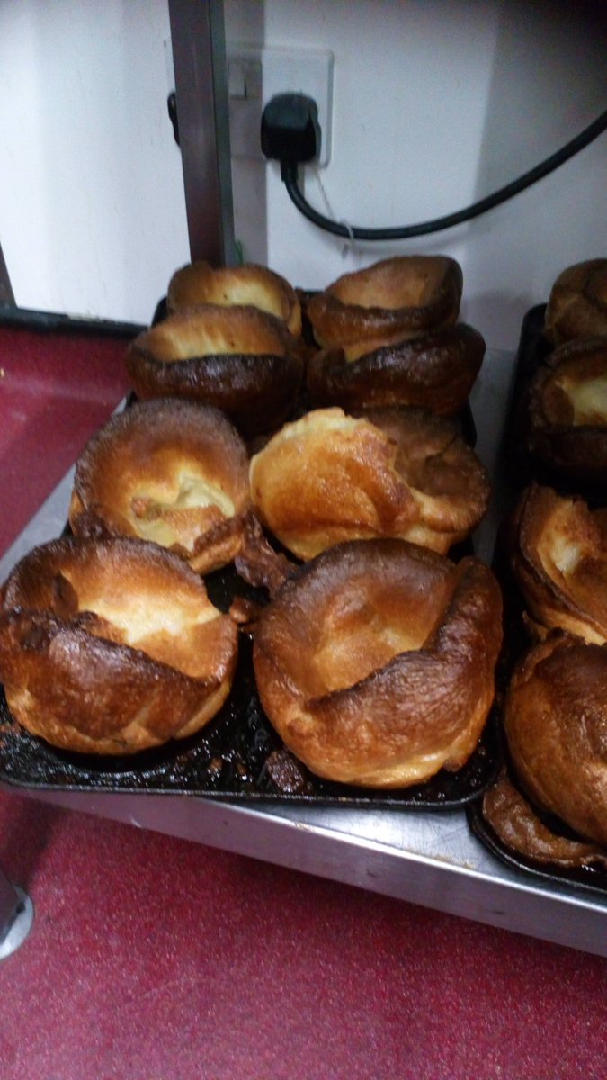 NeilPantz's tweet photo. Home made Yorkshire pudding https://t.co/zU1UY3owuN