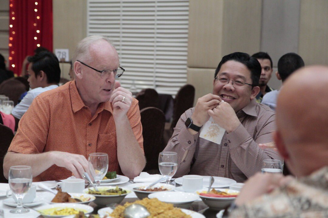 Iftar Nuzul Quran PayHalal hosted by Mirzan Mahathir our wonderful chairman great people united for Islam  <a href="/AzminAli/">Mohamed Azmin Ali 🇲🇾</a> <a href="/BadlisyahAGhani/">Badlisyah Abd Ghani</a> <a href="/mdaudbakar/">Dr Mohd Daud Bakar</a> <a href="/DavidVicary/">David Vicary 🇫 🇷 😉</a> <a href="/MyJAKIM/">JAKIM</a> <a href="/Mastercard/">Mastercard</a> <a href="/HDCmalaysia/">Halal Development Corporation Berhad</a> <a href="/Halal_Malaysia/">Halal Malaysia</a> #payhalal #cashless #IslamicEconomy