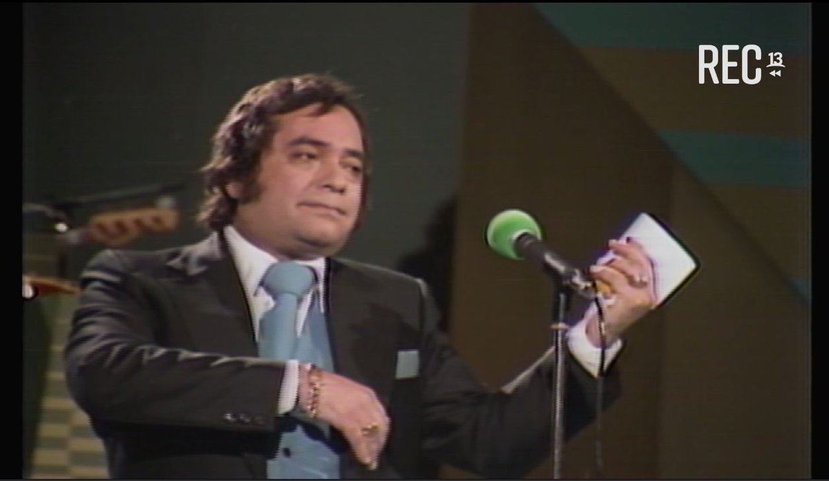 RECTV13's tweet photo. ¡Echamos tanto de menos este tipo de chistes 😄🙏! Hoy en #RECHumor #CarlosHelo regresará a las pantallas de REC TV con sus mejores rutinas 👏. Los dejamos con un divertido adelanto 🤣: https://t.co/nIZlnwp8tv

¡Un estreno imperdible, a las 17 hrs! 👈😍📺 https://t.co/FIbACLQgTh
