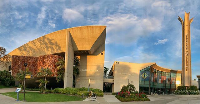 mrdanielgross's tweet photo. The sunsets on the semester. -
#cypress #cypresscollege #sunset #semester #graphicdesign #mediaarts #graphics #communitycollege #socal #orangecounty #california #abc7eyewitness #collegeinstructor #teachingthegoodstuff #college #art #arts #artmatters #art… https://t.co/WYXg6OP0fs https://t.co/KbGE6tsDIc