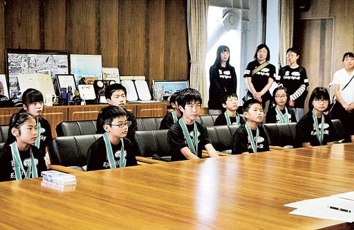 静岡ジン 全国縄跳び2部門2連覇 イージャンプフジ喜び報告 富士 静岡新聞アットエス 名古屋市で3月に行われた 全国なわとびスピードコンテスト に出場し エイト 総合の両部門で2連覇を達成した富士市なわとび協会の e jumpfuji 静岡ジン 全国縄跳び2部門2連覇 イージャンプフジ喜び報告 富士 静岡新聞アットエス 名古屋市で3月に行われた 全国なわとびスピードコンテスト に出場し エイト 総合の両部門で2連覇を達成した富士市なわとび協会の e jumpfuji