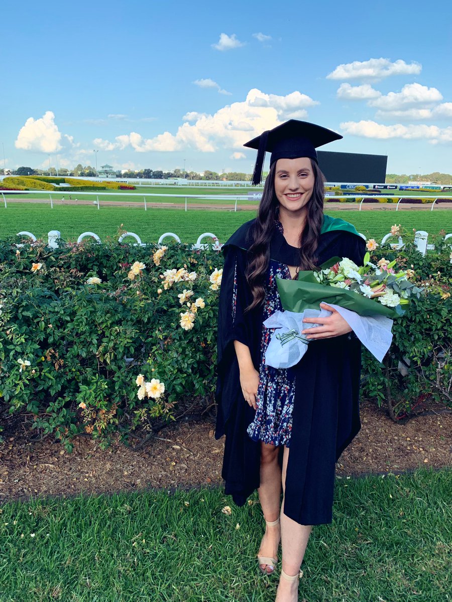 Officially graduated!!! 🎓💐👩🏻‍🏫