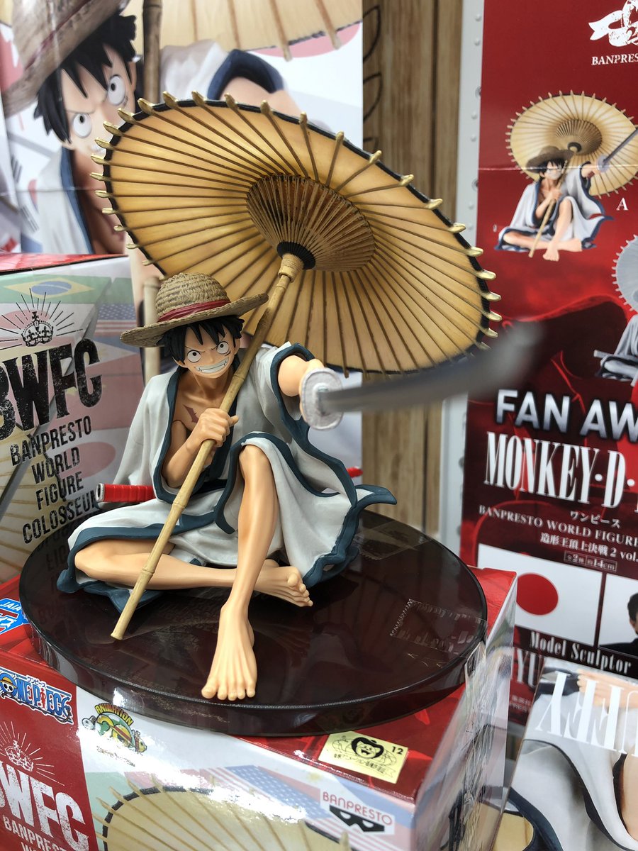 タイトーステーション新宿東口 Twitterissa 1fプライズ ワンピース より 番傘を携え刀を突きつける ルフィ のフィギュア が登場です こちらの景品は通常カラーとモノクロカラーの二種ございます 是非チャレンジしてみてください タイトーステーション