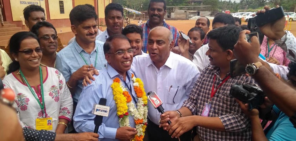 oheraldogoa's tweet photo. .@BJP4Goa candidate Subhash Shirodkar leads by around 60 votes at the end of #EVM counting. Deepak Dhavalikar of #MGP not to ask for recount. VVPAT counting to be taken up now. #Goabypoll #counting #decisiondaygoa https://t.co/ra0YLa8gKa