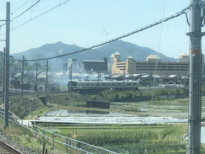 嵯峨野線の馬堀駅～亀岡駅間で沿線火災の現場画像