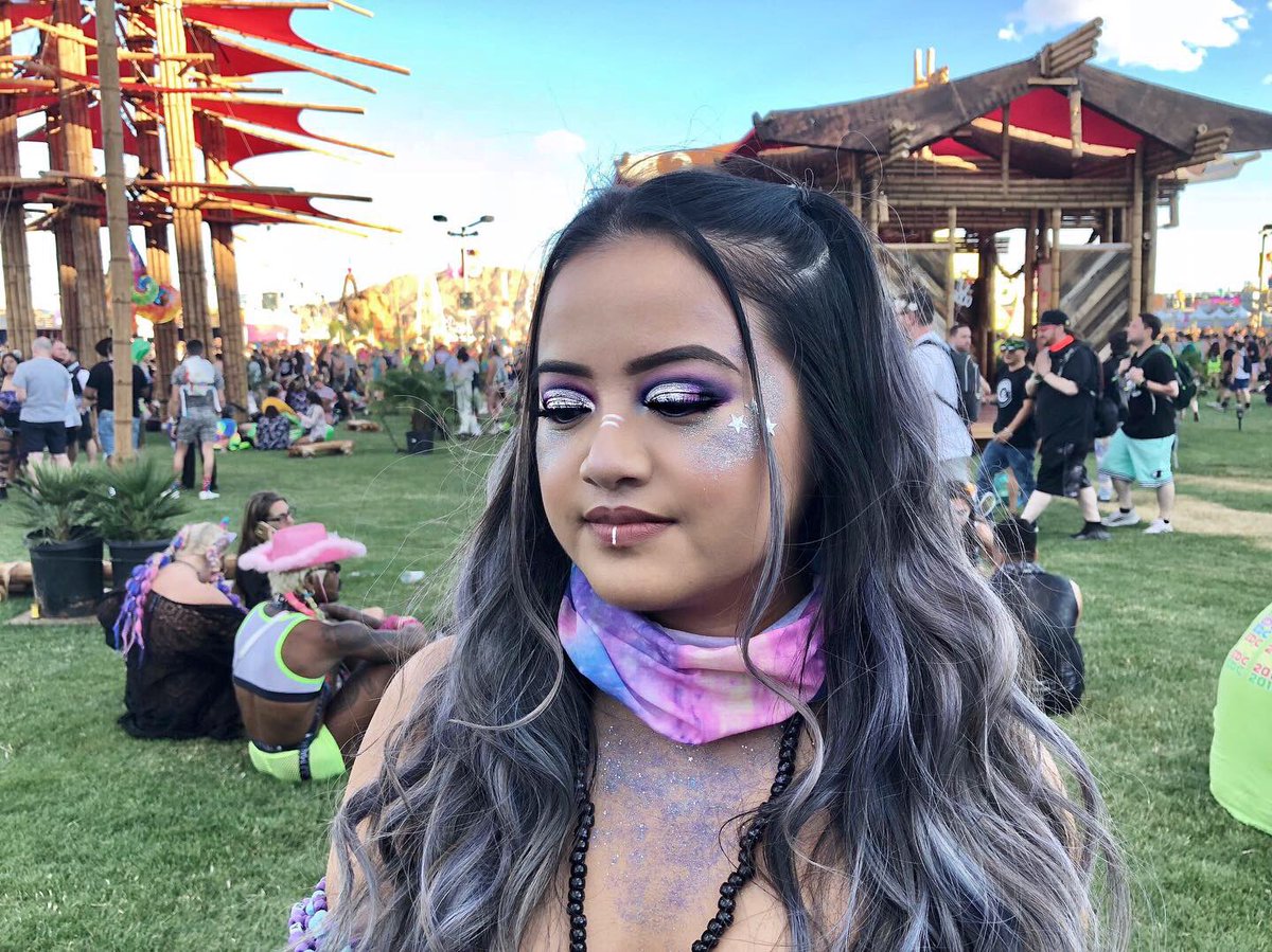 RAWRMYN's tweet photo. I usually hate glitter but what’s EDC without some glitz and glam 💋 #makeupdeets https://t.co/fdaYYOAjKS