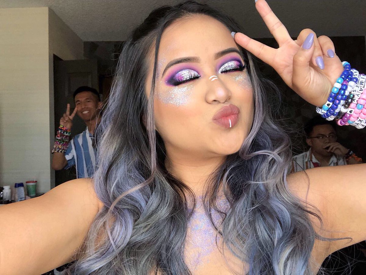 RAWRMYN's tweet photo. I usually hate glitter but what’s EDC without some glitz and glam 💋 #makeupdeets https://t.co/fdaYYOAjKS