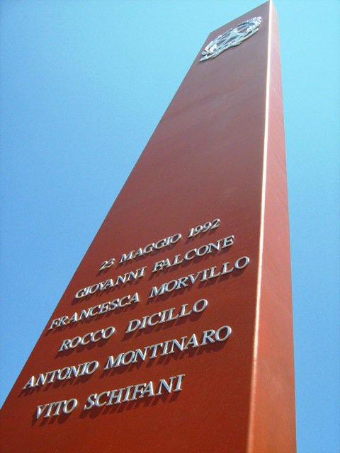 AeroportoPa's tweet photo. #Palermo #23maggio #permondimenticare #GiovanniFalcone #FrancescaMorvillo #AntonioMontinaro #VitoSchifani #RoccoDiCillo e tutte le vittime di mafia https://t.co/CKfgvo0dac