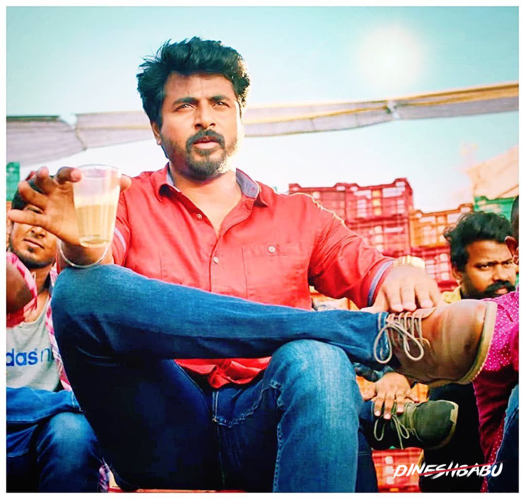 Dinesh_babu_'s tweet photo. #MrLocal 
#MrLocalVideoSong 
#KalakkaluMrLocalu 

Kudumbam sirikka
Dhinamum uzhaippom
#appaa #ammakku usuraiye
Koduppom local-lu Mr.local-lu..
@Siva_Kartikeyan @hiphoptamizha @StudioGreen2 https://t.co/rCMzHkKra3