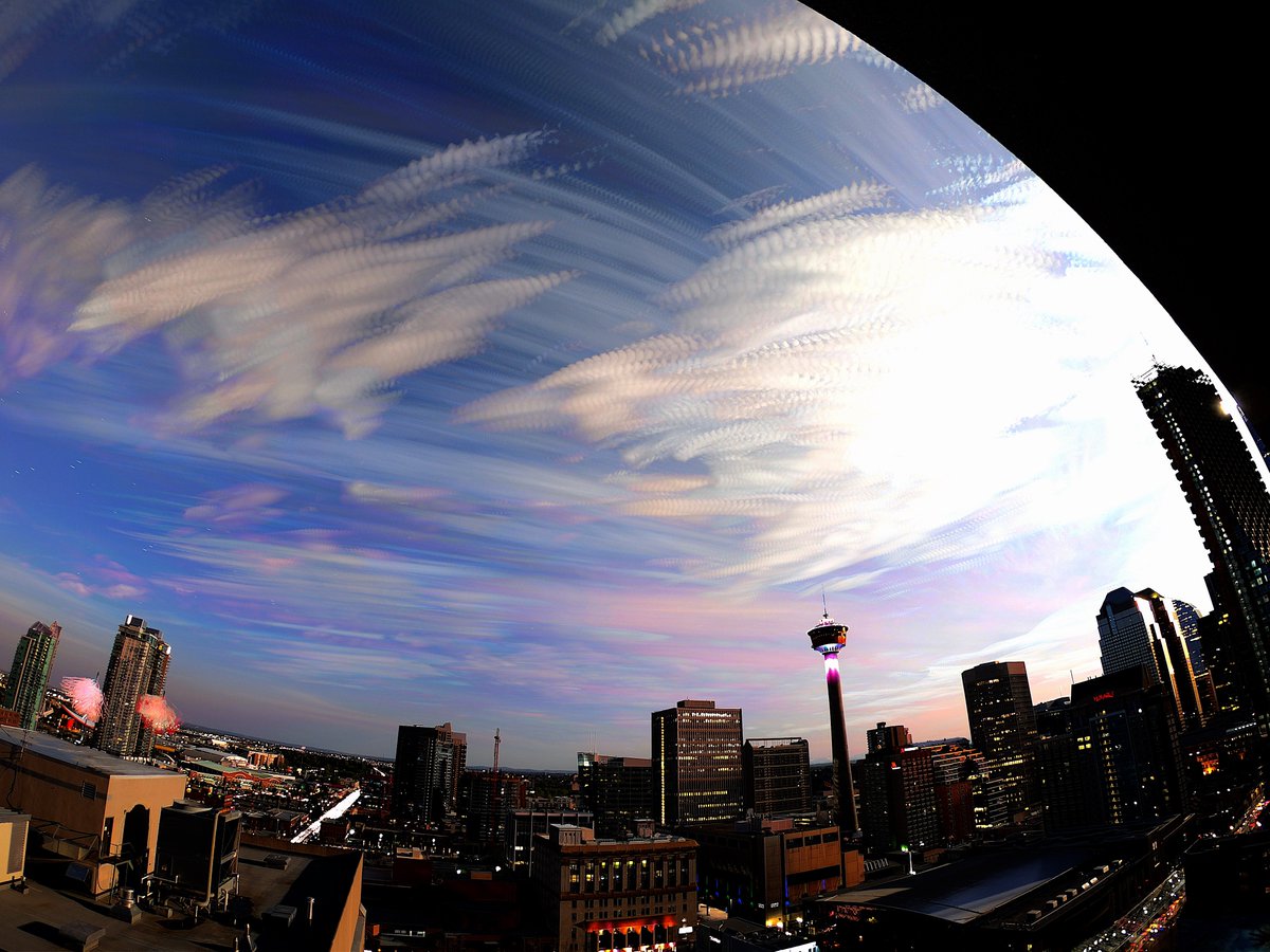 WeebDaCat's tweet photo. sunrise &amp; sunset in #yyc today ❤️
#gopro #imagestacking https://t.co/kIkEqd8Dmq