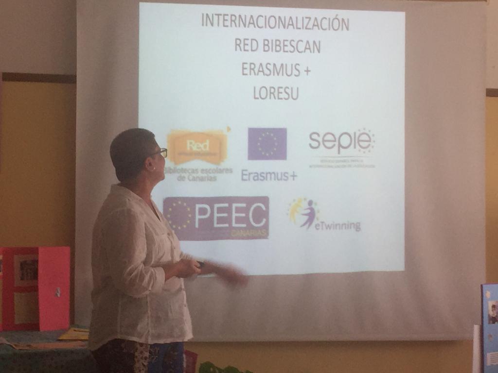 ProgramaLyB's tweet photo. Los centros de la isla de Fuerteventura comparten experiencias lectoras en la Jornada #Bibescan19 de la Red Virtual de Bibliotecas de Canarias #bibliotecas @EducacionCan https://t.co/zWZQP41xIt