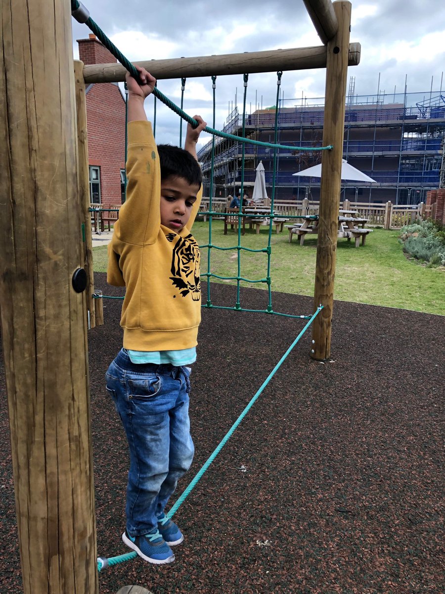 KnucklesPant's tweet photo. Very focused #NepaleseEthan #Nepal #BritainNepal #FreeParks #Oxfordshire https://t.co/MMcUjoiERd