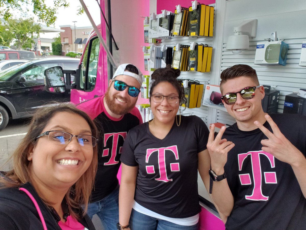 Putting in some serious love and labor to our #TruckLife. She's coming along nicely. @TMobileTruckSAC @CMeach84 <a href="/DerrickSeay1/">Derrick Seay</a> <a href="/WebGirlKelsie/">Don’t Tag 💃🏼</a> @TeaM0M0 <a href="/tweckter/">Trevor Weckter</a> <a href="/Crystal_Bolda/">Crystal B</a>