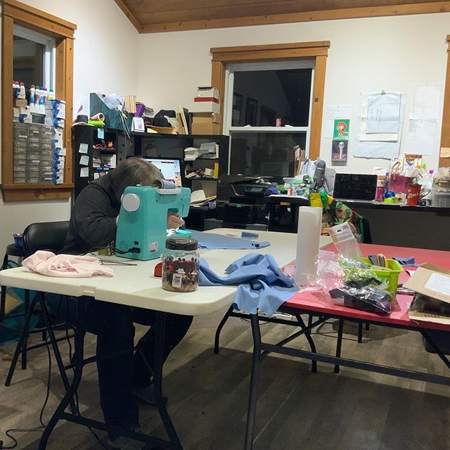indigodragonfly's tweet photo. Tomorrow @feminafabulosa is going to #animenorth, so of course we started her costume at 9:30 pm. Thank goodness for @sonyaphillips #100actsofsewingpatterns as a template!
-
#sometimeswehangoutjustforfun #sheistalkingtothemachine #help #minionantics https://t.co/yS41UhYBhH https://t.co/dscfnaGxCT