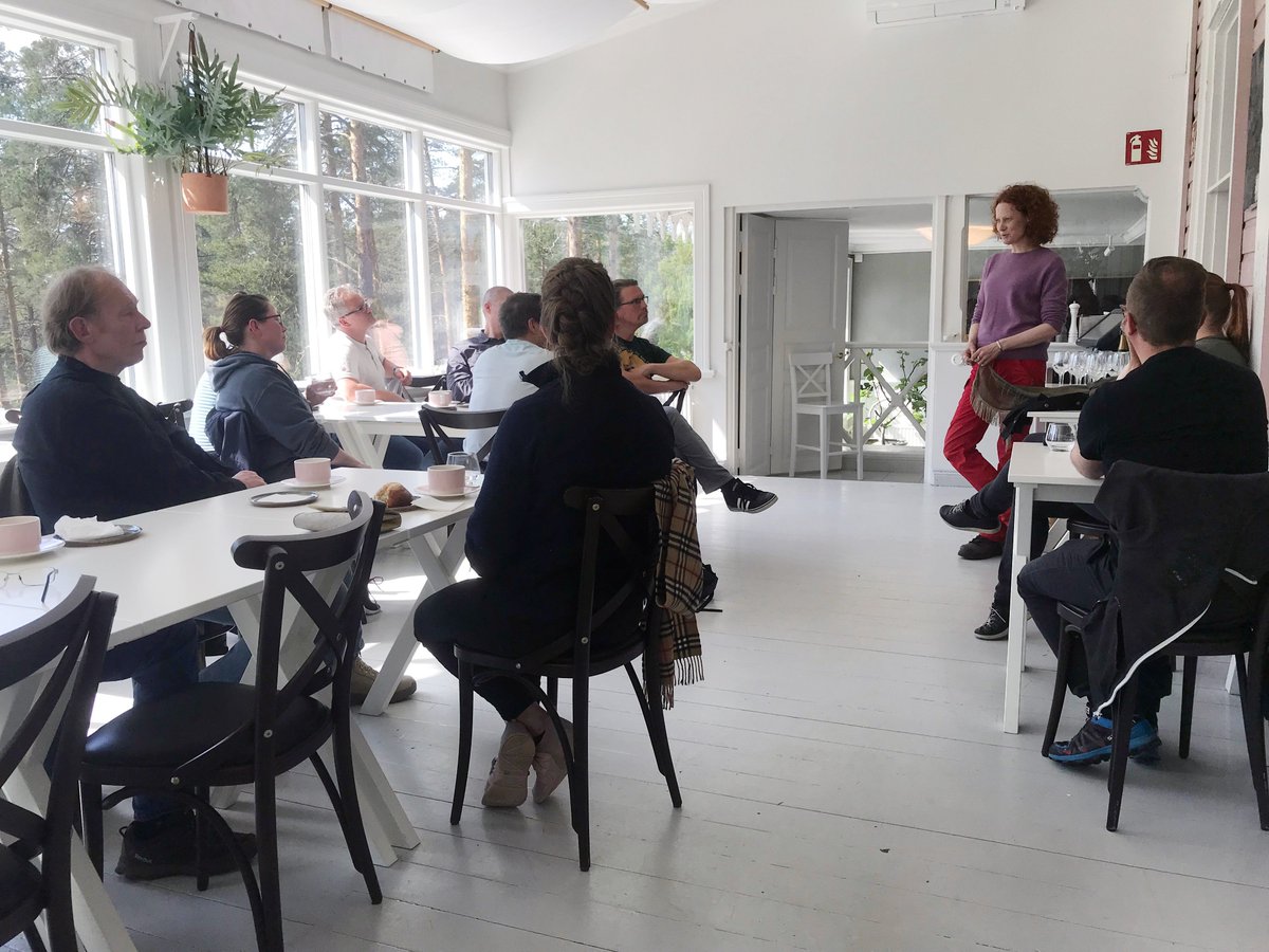 Openmetsa's tweet photo. TeamCampilla 20.-22.5.19 tutustuttiin sienten ymppäykseen sekä luonnon merkitykseen matkailubisneksessä. Asiantuntijoina toimivat Pyry Veteli (Luke) ja Saimi Hoyer (Hotelli Punkaharju). #digicampus https://t.co/nUNLd7KT7E