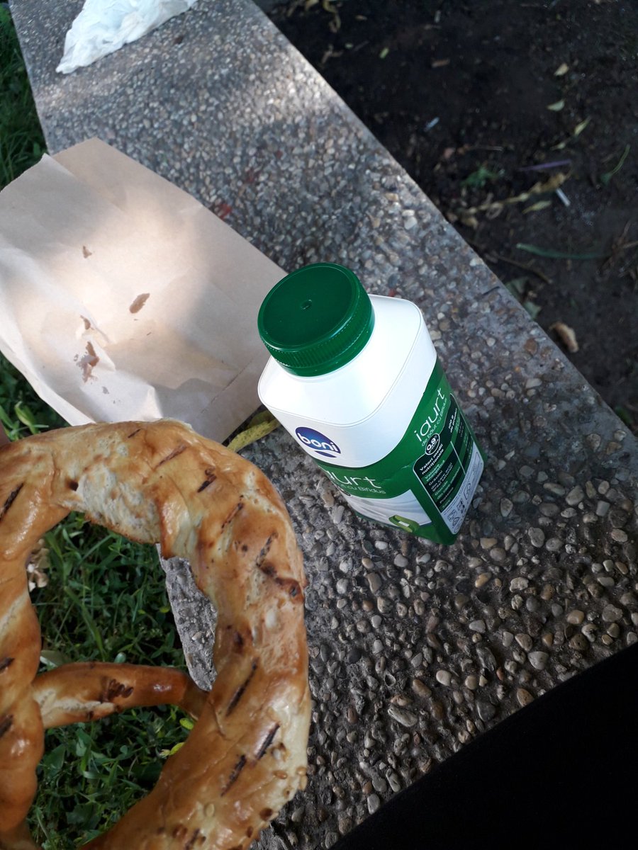 ATwist17's tweet photo. Breakfast in the market #stayfit https://t.co/pbOmTw37uW