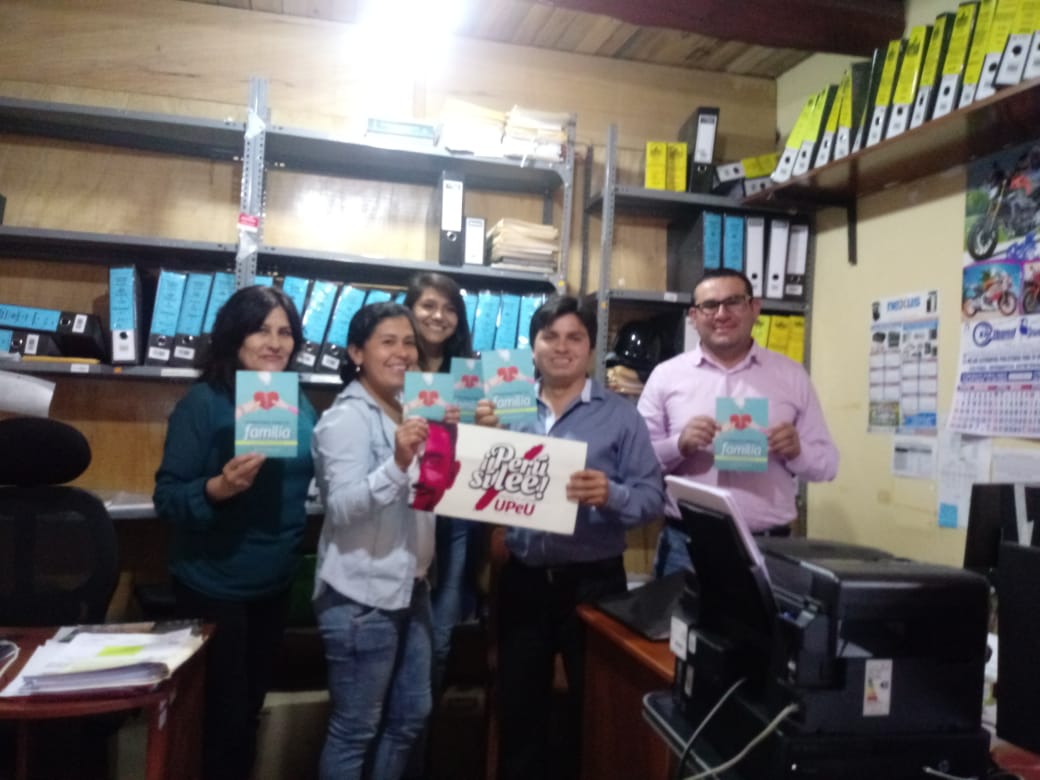 PrAbnerSanchez's tweet photo. Alcalde de la Provincia de San Marcos Carlos Machuca y trabajadores de la Municipalidad reciben el Libro #EsperanzaParaLaFamilia en ocasión al #ImpactoEsperanza y se une a la distribución de 100 mil libros en la Región Cajamarca. #PeruSiLee #VivaLaEntrega @CarlosRequejoP @janura7 https://t.co/v5H88kA5jd