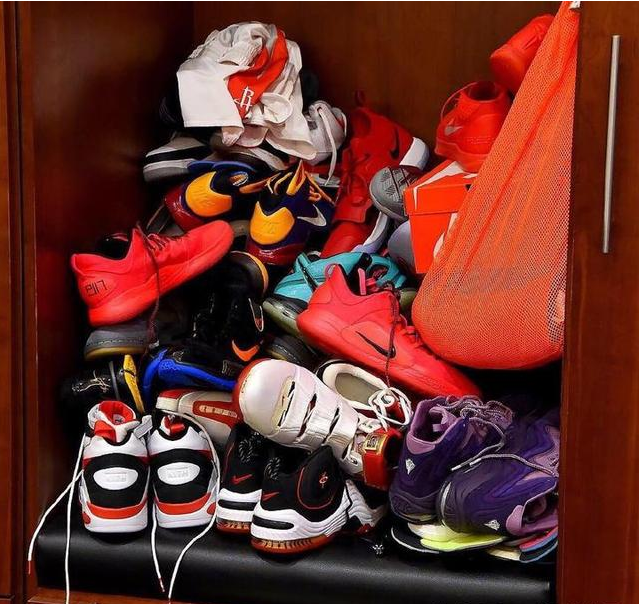 要出事！Bobby Brown對鞋王的寶貝們進行肆意踩踏！-黑特籃球-NBA新聞影音圖片分享社區