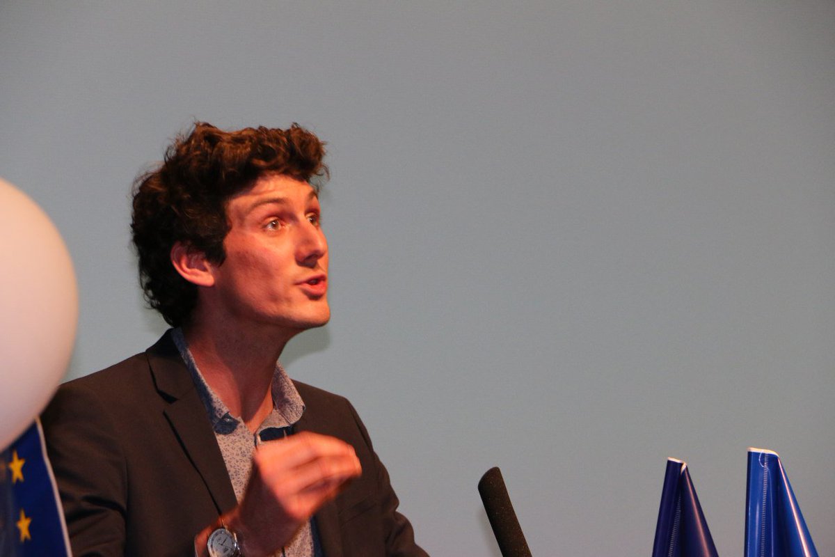 Renaissance_d22's tweet image. Des discours de fond et de conviction, une salle souvent debout... Merci à toutes celles et ceux qui ont permis le beau succès populaire de notre réunion départementale: notre référent @DominiqueLebai1, @TristanBrehier avec les @JeunesMacron22, et les colistiers @Renaissance_UE !