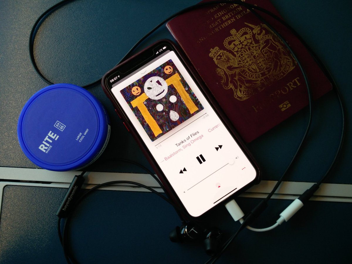 Travelling light.... all one needs.... #eurostar #Eurostar9113 #snus #iphone #passport #nobags #handsinpockets #ministryofsnus #travellinglight