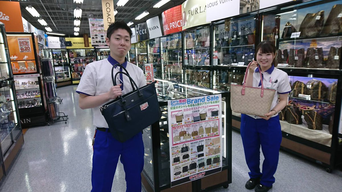 ヨドバシカメラ 秋葉原店 ブランドバッグコーナーリニューアル ブランドごとに見やすくなり 取り扱いブランドも多数ご用意しています 自分へのご褒美や大切な方へのプレゼントを販売員がご提案します リニューアル記念として 大好評の