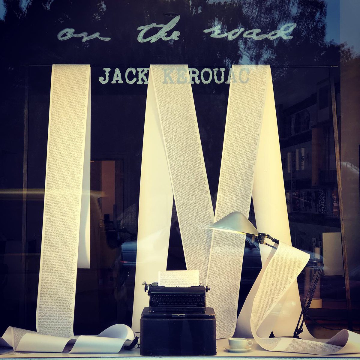 round_nt_square's tweet photo. Im Rahmen der #Sprachwoche2019 halten wir morgen um 18:00 bei uns in der Eulerstr. 21 eine kleine Ausstellung und Lesung zu #OntheRoad von #JackKerouac Kommt alle!
#Eulerkietz #Wedding #Sprache 
@B_Gesundbrunnen @weddingweiser @sprachwoche2019 https://t.co/TtEIlAGNti