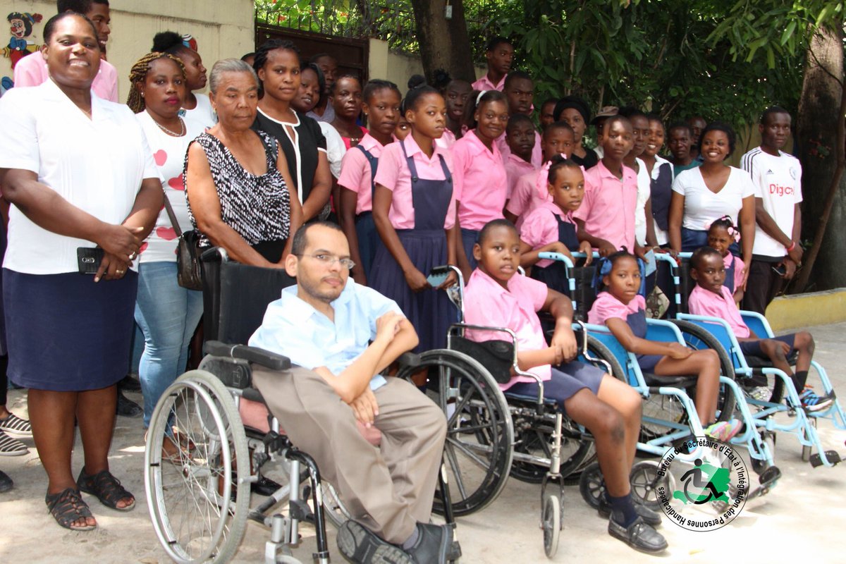BSEIPH's tweet photo. Le #BSEIPH poursuit ses actions pour accompagner les élèves en situation de handicap. Une Subvention a été allouée à l'Ecole Foyer d'Amour d'Haïti pour pour couvrir les frais scolaires de 40 parmi les élèves accueillis par l'institution. https://t.co/jpoFAMvPpi